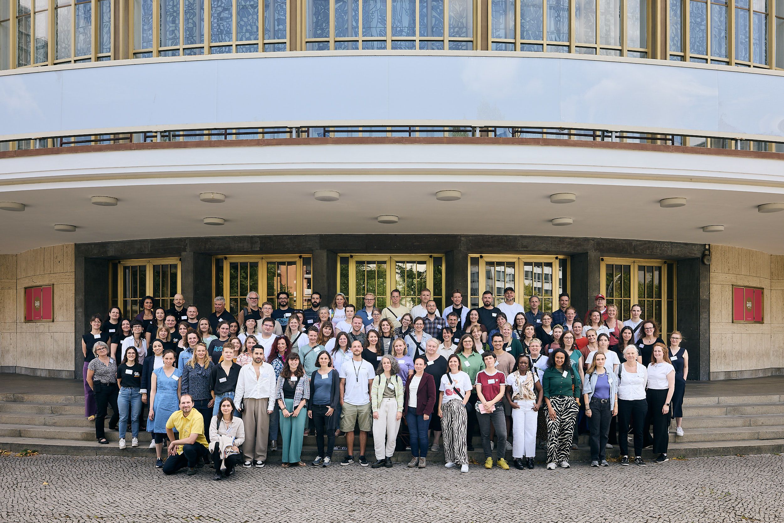 Gruppenbild aller Teilnehmenden