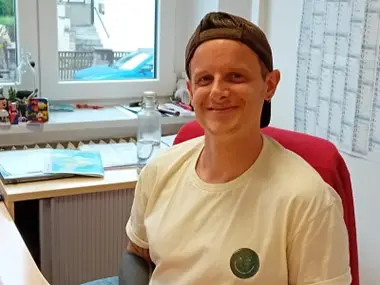 Ein Porträt des JMD-Mitarbeiters Bruno Schuster.